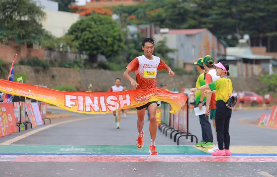 Vận động viên Trịnh Minh Tâm đang hướng tới những thành tích cao ở cự ly dài tại các giải đấu quốc gia. Ảnh: Chí Dũng