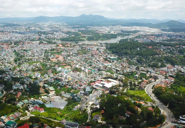 Tỉnh Lâm Đồng đang chuẩn bị cho Hội nghị công bố quy hoạch tỉnh Lâm Đồng thời kì 2021-2030, tầm nhìn đến năm 2050. Tỉnh Lâm Đồng đang chuẩn bị cho Hội nghị công bố quy hoạch tỉnh Lâm Đồng thời kì 2021-2030, tầm nhìn đến năm 2050.