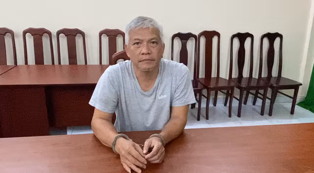 Ông chủ tiệm vàng