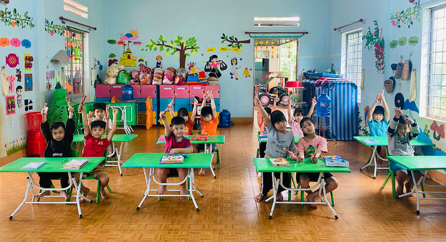 Các em học sinh xã Đak Sơ Mei (huyện Đak Đoa) vui vẻ tham gia lớp học hè miễn phí. Ảnh: Phan Lài Các em học sinh xã Đak Sơ Mei (huyện Đak Đoa) vui vẻ tham gia lớp học hè miễn phí. Ảnh: Phan Lài