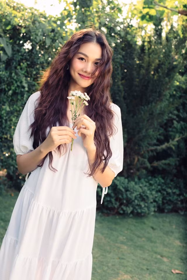 Thanh Hằng sở hữu nhan sắc trẻ trung ở tuổi 40. Ảnh: FBNV