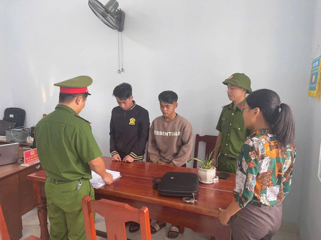 Công an khởi tố, tạm giam Tống Chường và Huỳnh Văn Lâm. Ảnh: CANT Công an khởi tố, tạm giam Tống Chường và Huỳnh Văn Lâm. Ảnh: CANT