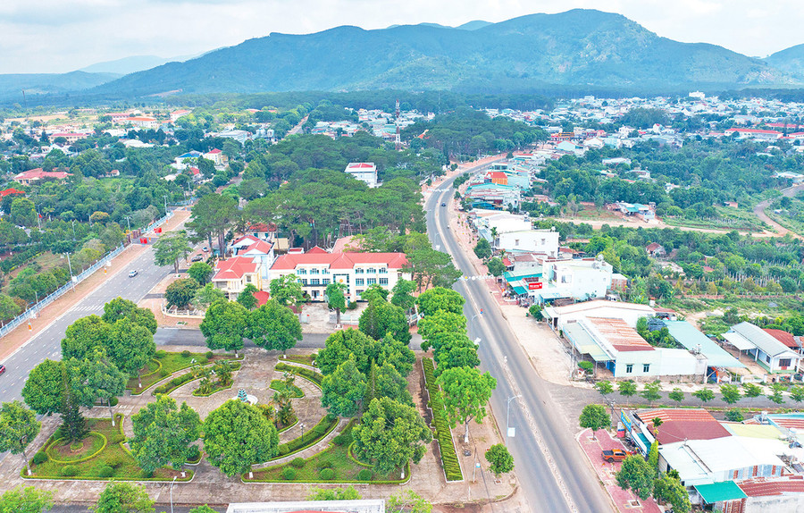 Một góc trung tâm huyện Mang Yang hôm nay. Ảnh: Phạm Quý Một góc trung tâm huyện Mang Yang hôm nay. Ảnh: Phạm Quý