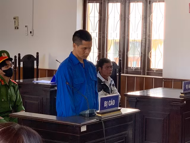 A Tị bị đưa ra xét xử về tội giết người. Ảnh: TRANG ANH