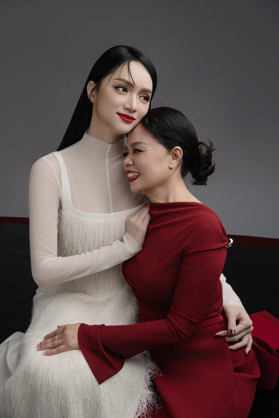 Trong một lần chia sẻ trên truyền hình, giám khảo The New Mentor từng cho biết chính mẹ là người giữ kín bí mật chuyện cô chuyển giới với bố và họ hàng ở giai đoạn đầu. Ảnh:Trí Nghĩa Trong một lần chia sẻ trên truyền hình, giám khảo The New Mentor từng cho biết chính mẹ là người giữ kín bí mật chuyện cô chuyển giới với bố và họ hàng ở giai đoạn đầu. Ảnh:Trí Nghĩa