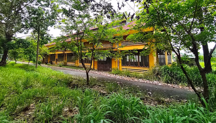 Cơ sở 2 Trường Trung cấp Kỹ thuật nông nghiệp TPHCM (số 52, đường 400, KP3, phường Tân Phú, TP Thủ Đức) bị bỏ hoang, xuống cấp. Ảnh: QUANG HUY