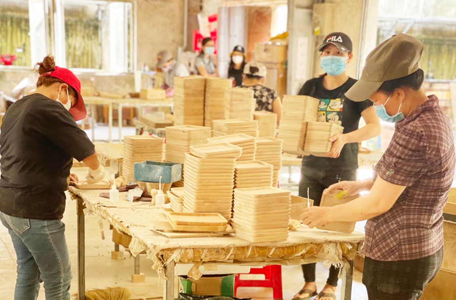 Xuất khẩu gỗ và sản phẩm từ gỗ của Việt Nam đạt 6,14 tỷ USD theo lũy kế 5 tháng đầu năm 2024 (ảnh tư liệu) Xuất khẩu gỗ và sản phẩm từ gỗ của Việt Nam đạt 6,14 tỷ USD theo lũy kế 5 tháng đầu năm 2024 (ảnh tư liệu)