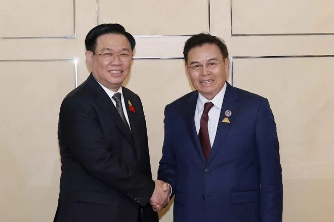 Chủ tịch Quốc hội Vương Đình Huệ và Chủ tịch Quốc hội Lào Saysomphone Phomvihane. (Ảnh: Doãn Tấn/TTXVN) Chủ tịch Quốc hội Vương Đình Huệ và Chủ tịch Quốc hội Lào Saysomphone Phomvihane. (Ảnh: Doãn Tấn/TTXVN)
