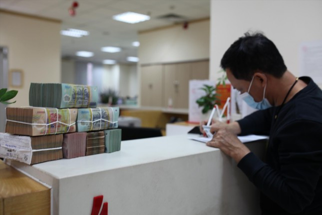 Người dân có dễ dàng vay vốn lãi suất thấp để đáo hạn?. Ảnh: Như Ý