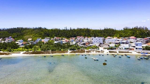 Xóm Gành Cả, thôn Châu Thuận Biển (xã Bình Châu) nơi được mệnh danh là làng lặn Hoàng Sa. Ảnh: HẢI PHONG Xóm Gành Cả, thôn Châu Thuận Biển (xã Bình Châu) nơi được mệnh danh là làng lặn Hoàng Sa. Ảnh: HẢI PHONG