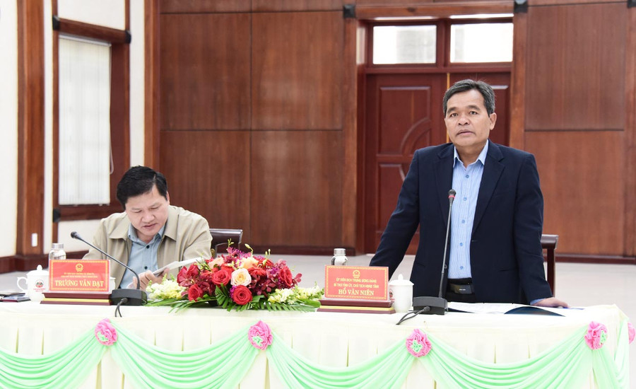 Ủy viên Ban Chấp hành Trung ương Đảng, Bí thư Tỉnh ủy, Chủ tịch HĐND tỉnh Hồ Văn Niên phát biểu khai mạc hội nghị. Ảnh: Đức Thụy Ủy viên Ban Chấp hành Trung ương Đảng, Bí thư Tỉnh ủy, Chủ tịch HĐND tỉnh Hồ Văn Niên phát biểu khai mạc hội nghị. Ảnh: Đức Thụy
