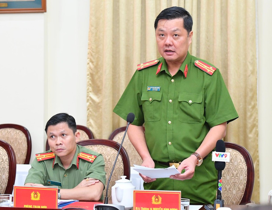 Thượng tá Nguyễn Đình Dương, Phó Giám đốc Công an TPHCM phát biểu tại buổi họp báo. Ảnh: VIỆT DŨNG Thượng tá Nguyễn Đình Dương, Phó Giám đốc Công an TPHCM phát biểu tại buổi họp báo. Ảnh: VIỆT DŨNG