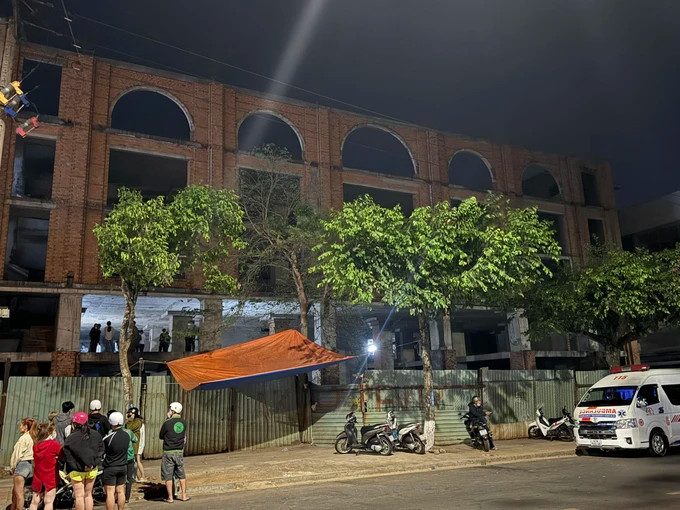 Khu dự án bỏ hoang, nơi phát hiện thi thể cháu H. Khu dự án bỏ hoang, nơi phát hiện thi thể cháu H.