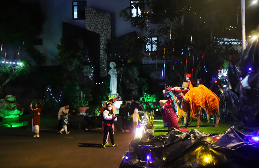 Không khí Giáng sinh đang nhộn nhịp, hân hoan tại xứ trà, tơ Bảo Lộc Không khí Giáng sinh đang nhộn nhịp, hân hoan tại xứ trà, tơ Bảo Lộc