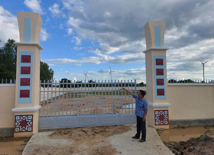 Xã An Trung đang xây dựng sân vận động phục vụ nhu cầu vui chơi giải trí cho người dân. Ảnh: N.D