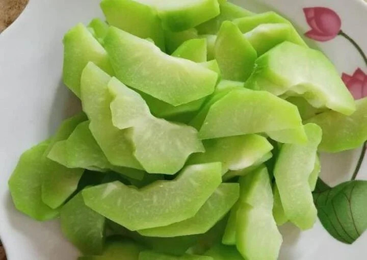 Bạn nên cho su su vào chế độ ăn của mình. Bạn nên cho su su vào chế độ ăn của mình.