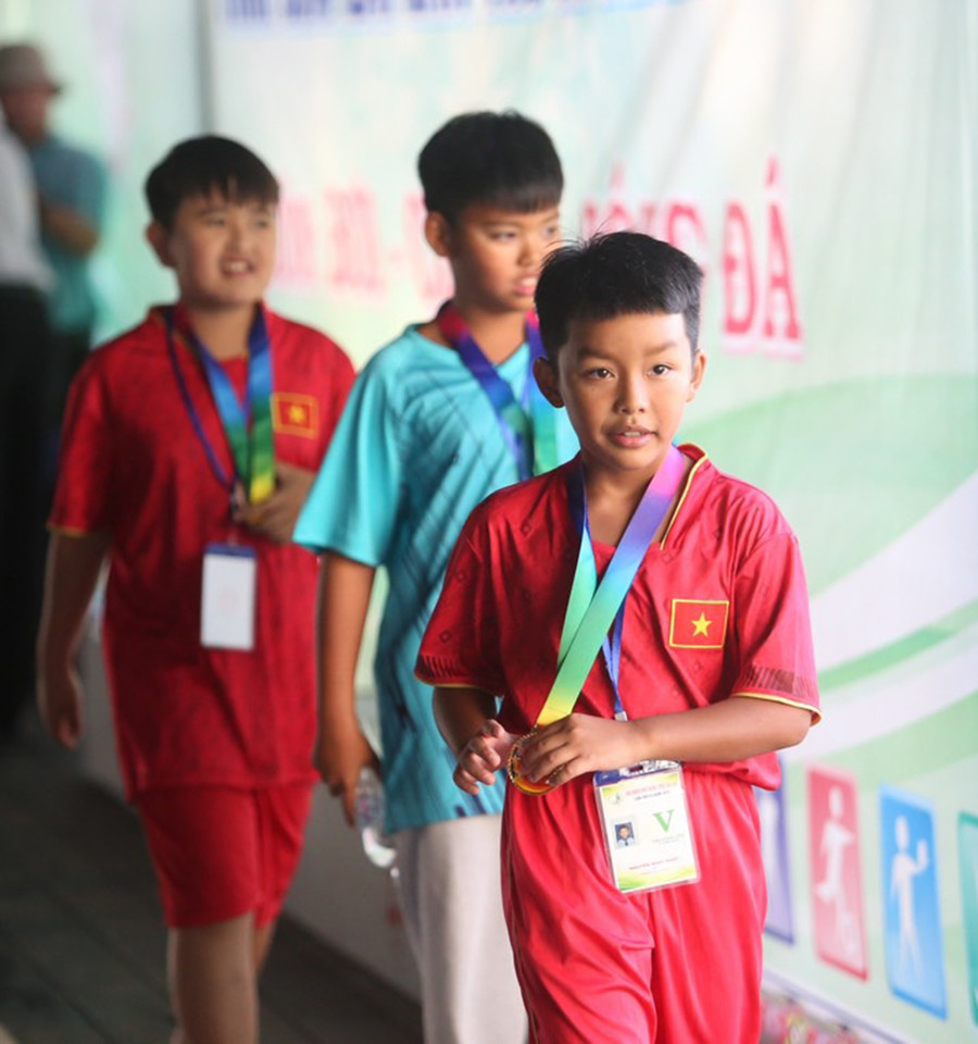 Nguyễn Minh Nhật (bìa phải) giành 2 huy chương vàng ở Hội khỏe Phù Đổng toàn tỉnh lần thứ XI-2023. Ảnh: L.V.N Nguyễn Minh Nhật (bìa phải) giành 2 huy chương vàng ở Hội khỏe Phù Đổng toàn tỉnh lần thứ XI-2023. Ảnh: L.V.N