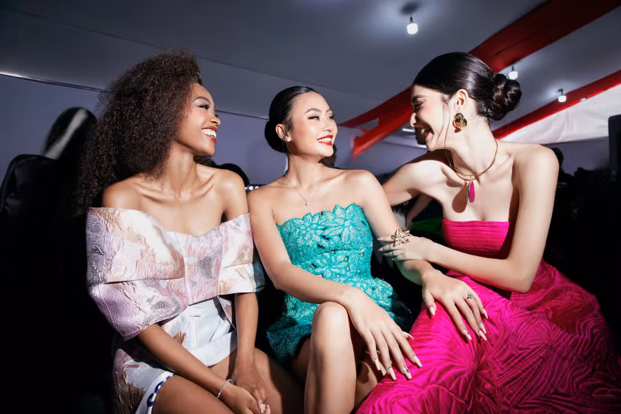 Lấy cảm hứng từ dòng chảy văn hóa Việt, BST Fall Winter 2024 là sự giao hòa giữa vẻ đẹp truyền thống và hiện đại. ẢNH: KIẾNG CẬN TEAM