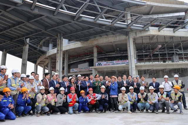 Thủ tướng Chính phủ thăm cơ sở Trung tâm Đổi mới sáng tạo Quốc gia tại Khu công nghệ cao Hòa Lạc. Ảnh VGP Thủ tướng Chính phủ thăm cơ sở Trung tâm Đổi mới sáng tạo Quốc gia tại Khu công nghệ cao Hòa Lạc. Ảnh VGP