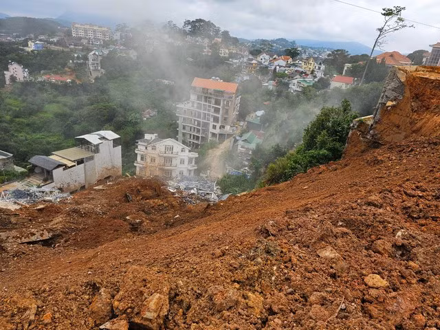 Hiện trường vụ sạt lở kinh hoàng ở Đà Lạt. Ảnh: Lâm Viên