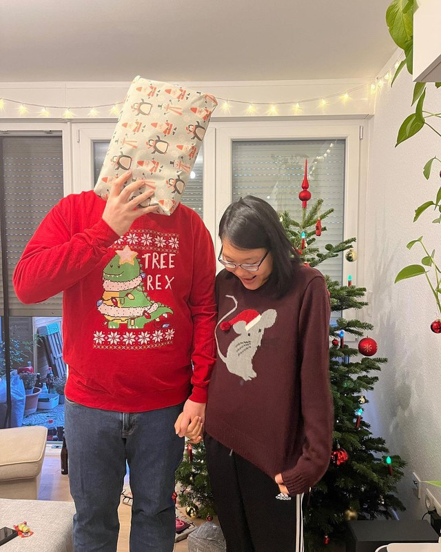 Uyên Ninh và bạn trai chụp ảnh cùng nhau, chàng trai người Đức thường giấu mặt khi chụp ảnh chung. ẢNH CHỤP MÀN HÌNH