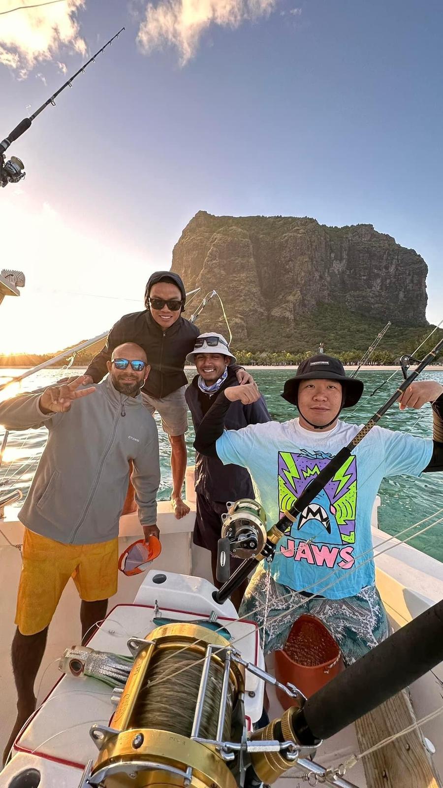 Đến 'thiên đường Mauritius' săn ảnh cá voi lưng gù - Ảnh 3. Nhóm lặn săn ảnh cá voi lưng gù trong hành trình ra khơi. Ảnh: NVCC