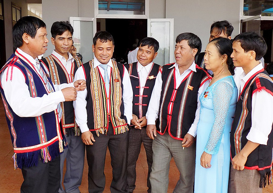 Cán bộ cơ sở của huyện Chư Păh trao đổi kinh nghiệm công tác. Ảnh: Thanh Nhật