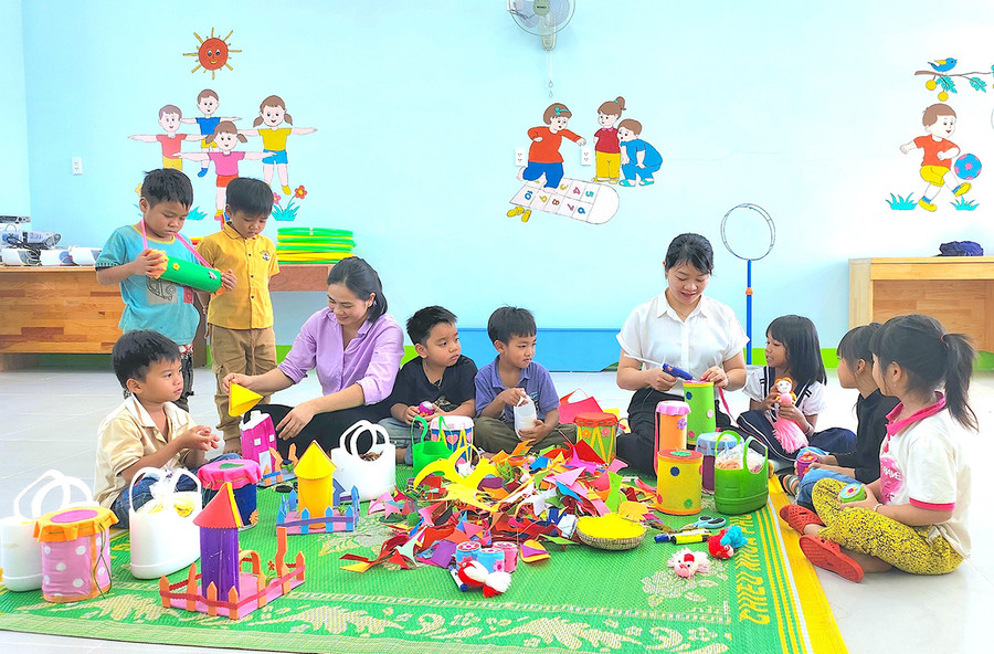 Việc miễn học phí cho trẻ 5 tuổi theo Nghị định số 81/2021/NĐ-CP sẽ mở rộng cơ hội đến trường cho trẻ. Ảnh: M.T Việc miễn học phí cho trẻ 5 tuổi theo Nghị định số 81/2021/NĐ-CP sẽ mở rộng cơ hội đến trường cho trẻ. Ảnh: M.T