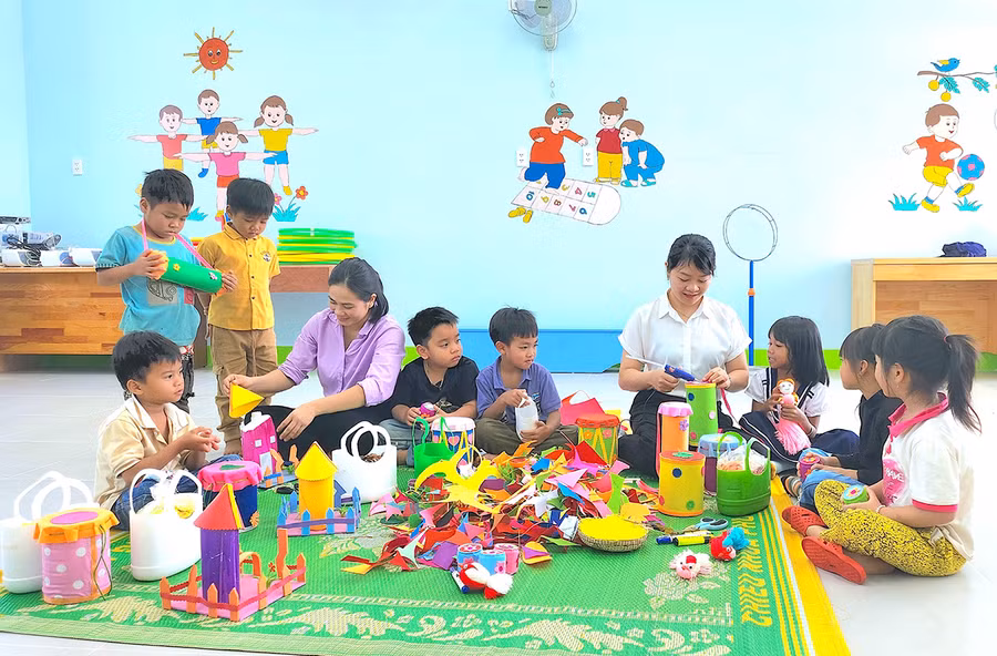 Việc miễn học phí cho trẻ 5 tuổi theo Nghị định số 81/2021/NĐ-CP sẽ mở rộng cơ hội đến trường cho trẻ. Ảnh: M.T