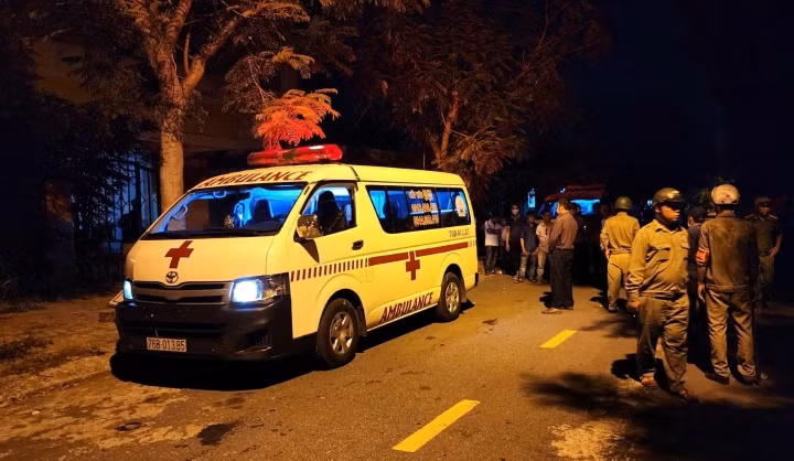 Lực lượng chức năng giải quyết vụ việc trong đêm 7/8.