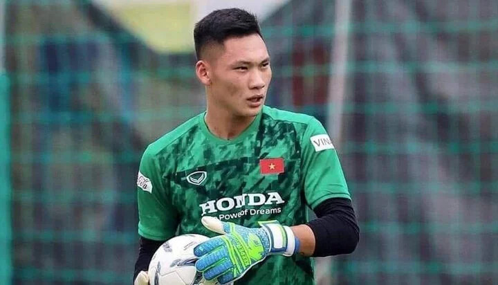 Xuân Hoàng từng được triệu tập lên U23 Việt Nam. Xuân Hoàng từng được triệu tập lên U23 Việt Nam.