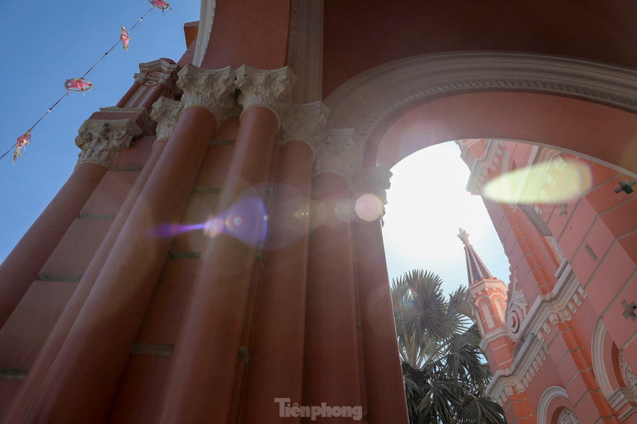 Trải qua nhiều lần tu sửa, thế nhưng nhà thờ Tân Định vẫn giữ được nét kiến trúc ban đầu.