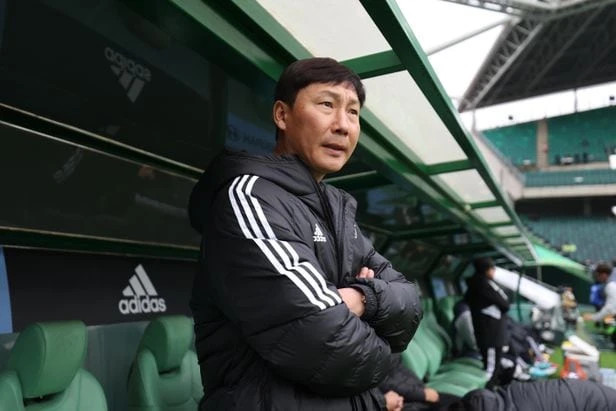 HLV Kim Sang-sik sẽ dẫn dắt đội tuyển Việt Nam từ tháng 5. Ảnh: KFA HLV Kim Sang-sik sẽ dẫn dắt đội tuyển Việt Nam từ tháng 5. Ảnh: KFA