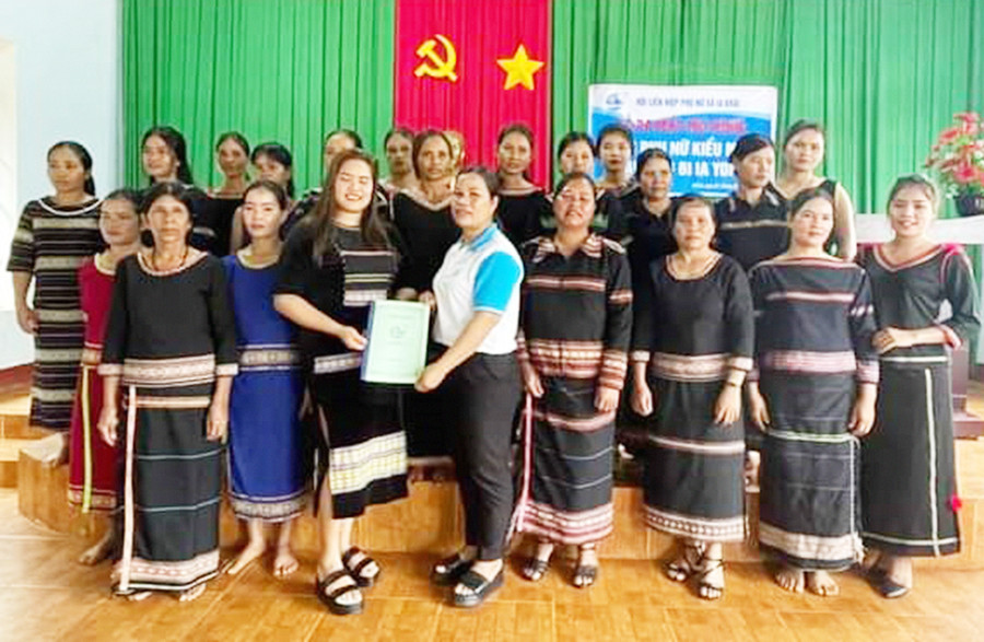 Ra mắt mô hình "Làng phụ nữ kiểu mẫu" tại làng Bi Ia Yom. Ảnh: Minh Vy Ra mắt mô hình "Làng phụ nữ kiểu mẫu" tại làng Bi Ia Yom. Ảnh: Minh Vy