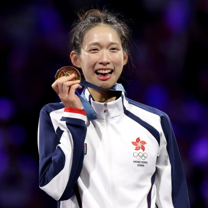 Vivian Kong đem về tấm HCV Olympic thứ 3 trong lịch sử thể thao Hồng Kông. Vivian Kong đem về tấm HCV Olympic thứ 3 trong lịch sử thể thao Hồng Kông.