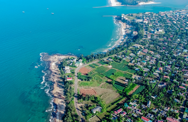 Cửa Tùng (H.Vĩnh Linh, Quảng Trị) từng được người Pháp gọi là “Nữ hoàng bãi tắm”. Ảnh: IPA Quảng Trị