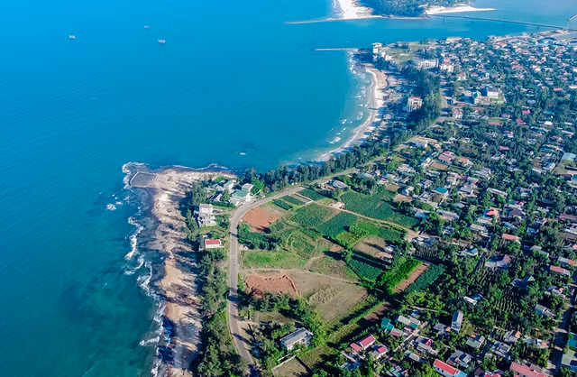 Cửa Tùng (H.Vĩnh Linh, Quảng Trị) từng được người Pháp gọi là “Nữ hoàng bãi tắm”. Ảnh: IPA Quảng Trị