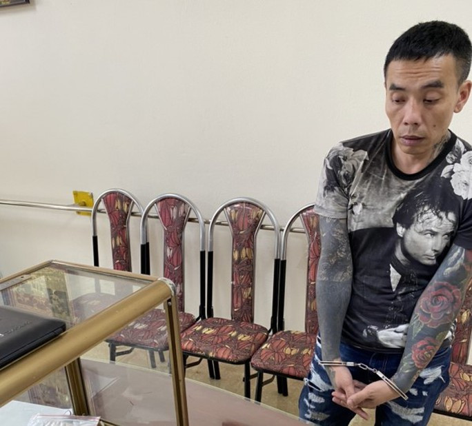 Nguyễn Hoàng Long tại cơ quan công an. Ảnh: Cổng thông tin Công an Lào Cai