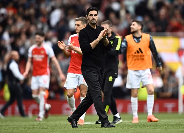 Arsenal nỗ lực đua vô địch cùng Man City