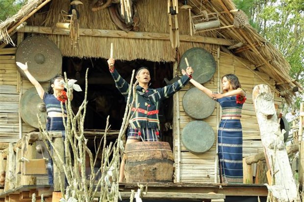 Đà Lạt cam kết lưu trữ có hệ thống kho tàng âm nhạc của các dân tộc. (Ảnh: Quốc Hùng/TTXVN) Đà Lạt cam kết lưu trữ có hệ thống kho tàng âm nhạc của các dân tộc. (Ảnh: Quốc Hùng/TTXVN)