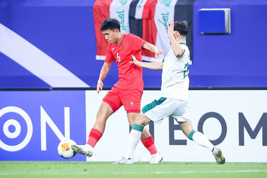 Tuyển U23 Việt Nam (áo đỏ) chia tay Vòng chung kết U23 châu Á 2024 sau thất bại 0-1 trước U23 Iraq. (Ảnh: AFC) Tuyển U23 Việt Nam (áo đỏ) chia tay Vòng chung kết U23 châu Á 2024 sau thất bại 0-1 trước U23 Iraq. (Ảnh: AFC)