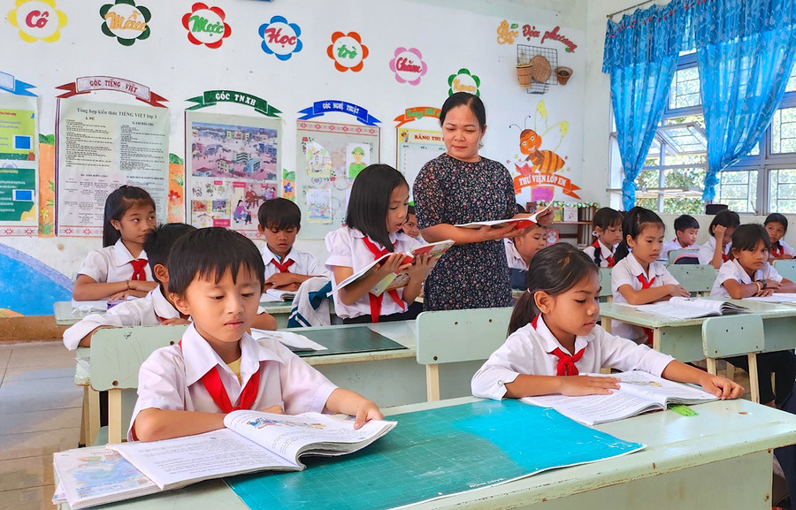 Một giờ lên lớp của cô Phan Thị Khánh (Trường Tiểu học và THCS Nguyễn Chí Thanh, xã Ia Bă, huyện Ia Grai)-1 trong 2 giáo viên của tỉnh Gia Lai được Bộ GD-ĐT tuyên dương nhà giáo tiêu biểu năm 2023. Ảnh: M.T