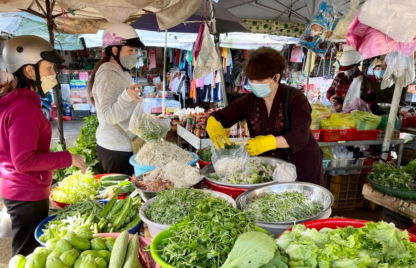 Bảo đảm an toàn thực phẩm tại chợ trên địa bàn. Ảnh: Vũ Thảo Bảo đảm an toàn thực phẩm tại chợ trên địa bàn. Ảnh: Vũ Thảo