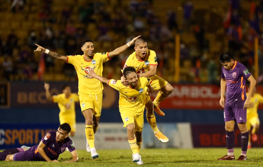 HAGL đã để mất chiến thắng trong những phút cuối cùng. Ảnh: Tuấn Hữu