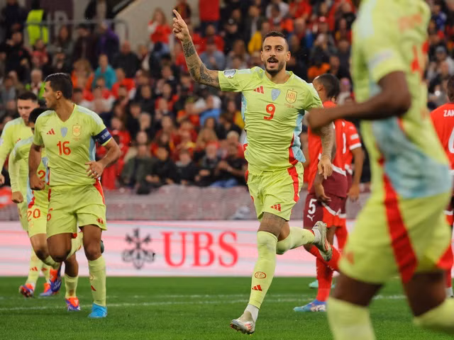 Joselu mở tỉ số sớm cho đội khách Tây Ban Nha