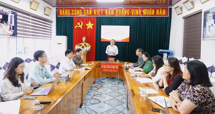 Quang cảnh hội thảo giới thiệu bộ SGK mới lớp 4, 8 và 11 tại điểm cầu Sở Giáo dục và Đào tạo. Ảnh: Mộc Trà