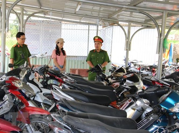 Xe máy tang vật được Công an huyện Phước Long thu giữ. (Ảnh: TTXVN phát) Xe máy tang vật được Công an huyện Phước Long thu giữ. (Ảnh: TTXVN phát)
