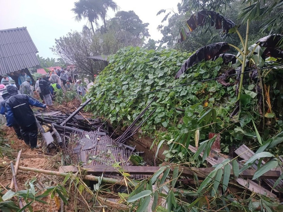 Hiện trường vụ sạt lở đất đá kinh hoàng tại thôn Phìn Chải 2, xã A Lù, huyện Bát Xát (tỉnh Lào Cai) khiến bảy người mất tích. (Ảnh: TTXVN phát) Hiện trường vụ sạt lở đất đá kinh hoàng tại thôn Phìn Chải 2, xã A Lù, huyện Bát Xát (tỉnh Lào Cai) khiến bảy người mất tích. (Ảnh: TTXVN phát)