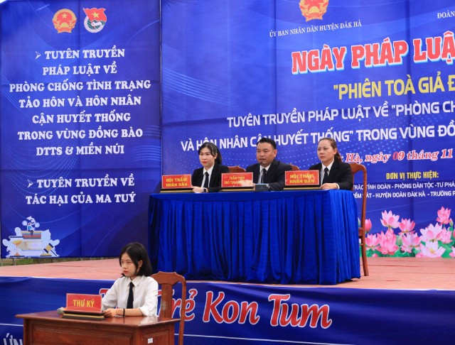 Phiên tòa giả định tại Trường PTDT Nội trú huyện Đăk Hà