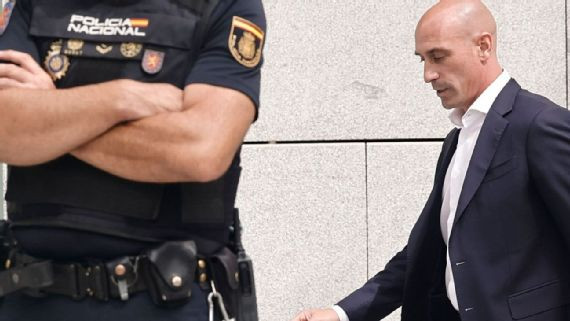 Rubiales được UCO tiếp nhận cho cuộc điều tra (Ảnh: EFE) Rubiales được UCO tiếp nhận cho cuộc điều tra (Ảnh: EFE)